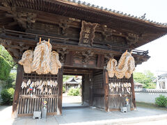 続いて、西國寺

健脚祈願のお寺。
大きなわらじがあります。