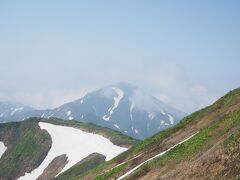 中ノ岳〜少しガスの中 