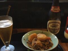 ホテル近くにひっそり佇んでいた居酒屋。
まずはビール。やっぱり日本のビールは美味い！
ボリュームのあるお通し。