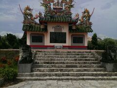 唐人墓
カラフルで装飾がとても綺麗です。
ここから道路を挟んで見える石垣の海もとても綺麗でした。