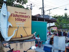 Fisherman's Village Nightmarketに到着すると、所狭しと店が営業していて人もいっぱい。