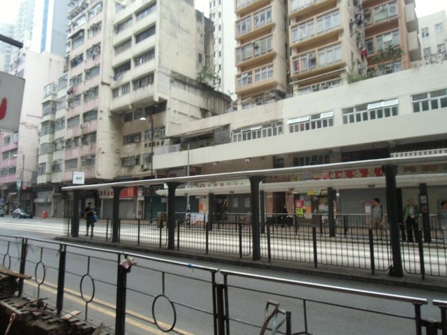 ホテルの前にはトラムの停留所がある