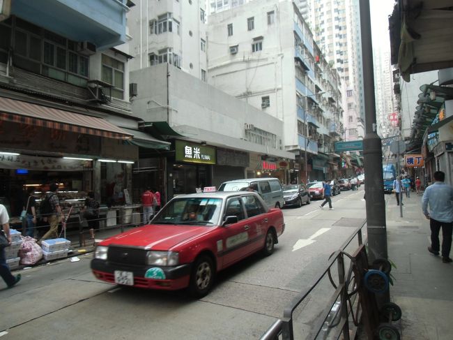 朝食を食べに行くため、中環と反対方向へ歩いて行ってみた