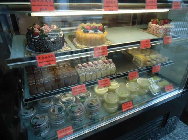 近くにあったパンやでマンゴープリンとマンゴーパンケーキをテイクアウト