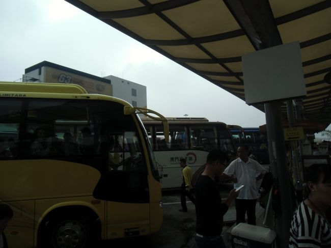 バス乗り場へ行ったけど、シェラトン行きのバスが見つけられず行ったり来たり。