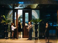 日本からバンコクへ移動して、まずはバンコクで一泊。Siamの端っこにあるHotel Museに泊まることにした。

ギャラリーホテルと銘打っていることもあり、あちこちに絵が飾られていたり、なかなかにスモールラグジュアリー感あるホテルだった。