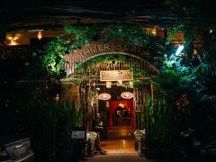 クメール料理ということであれば、老舗のクメールスリンがおすすめ。タイ料理も結構美味しいので、僕としてはそちらをすすめるけれども。