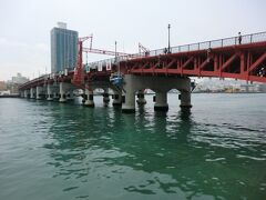 11:35
影島と旧市街(南浦洞)を結ぶ影島大橋です。
この橋には特徴があります。
それは‥