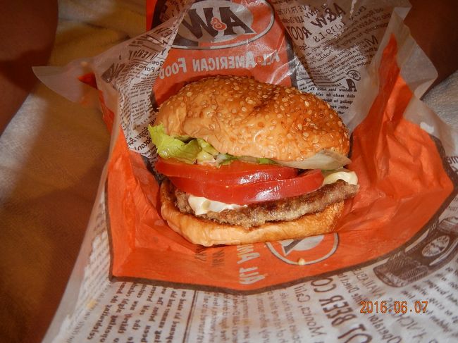 石垣島へ行ったならこれですよね。Ａ＆Ｗ。<br />モッツァバーガーとカーリーフライをゲット。<br /><br />そんなこんなで今日も終了。<br /><br />続く・・・<br /><br />