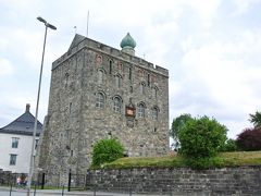 ブリッゲンのもう少し先にあるローセンクランツの塔とホーコン王の館へ来てみました。

13世紀頃、ベルゲンがノルウェーの首都だったころの政治の中枢が置かれた場所。