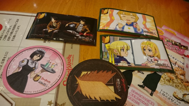 20160207　スイパラとPB<br /><br />進撃の巨人がスイパラとコラボしているんですよね。<br />……まあ正直興味があったか？と問われたら皆無。マズイものに金は払いたくはない。（食べたことないけど）<br />そんな思いもありつつも、友達に誘われたのでお邪魔してきました。<br /><br />基本料金が1780円くらい？そこに進撃コラボ料金600円かプラスされて、一品600円ずつ追加注文で加算されるわけです。<br />わーい！！私たちの財布を捧げよ！！<br /><br />てことで結構早めに到着したのですが、予約で来た時間は13 : 40の回。それまでふらふらとお買いものなどを済ませていきます。<br /><br />まずはブーツの手直し。<br />今年二つ持っているブーツが二本ともダメになりまして…一つは踵の修理。これは一週間。もう一つは…実は2003年くらいに購入したブーツなんです。当時の私頑張った！40000越えてるブーツ買った！という感じなのですが、やっぱり………いいものは、長持ちしますね。<br />で、その子の底が抜け落ちそうになってまして、直る？どうかな？と持ち込んだわけです。<br />すると…底張替え。ボンド付も可能だけど、縫い付けもできます。…と提案してくれまして。<br />修理に一月かかるとのことでしたので、もうそれならクリーニングもお願いします。来年までそっとしまっておきます…とお願いしました。<br />二足で16000円程度の修理費でしたが、安価なブーツを一年で履き潰すよりも、よほど経済的です…！！！！<br /><br />足元大事。大切に履いてます！！<br /><br />そしてチョコレートの祭典へ………。<br />女性人が般若のようでした……。<br />中に入れないし、入る気力も体力もない（軟弱）。友達はピエールマルコリ一ニを買いたいというので、その列に並びまして……私は奥まで入ることなく手前あたりをきょろきょろ。すると…見たことないチョコレート屋さん発見。しかも…初出店ということで皆さんノーチェック。あの人だかりの中で、試食までできてしまいましたから！<br /><br />一粒ずつ購入できて、三粒から袋に入れてくれるので、とってもりーズナブルナイメージです。…が、まあちょっとお値段してるよねって冷静になったら気付きます。<br />可愛らしい粒のこちら。<br />一粒189円くらい。<br />可愛くておいしいです丿！しかもラッピングがまた可愛い！<br /><br />その後、疲れ切ってもうこれ以上は無理や……となり、今度はミッドランドヘ。パンの材料を購入し、移動となりました。<br /><br />………スイパラ、スイーツパラダイス。<br />私から見たら地獄にしか思えない(甘いの苦手)<br />周囲は女子中学生や高校生であふれかえっている。そんな中進撃コラボ商品をお願いしたのですが…これ頼んでいる人たち、うちらぐらいやったで！！！<br />一応、一度はバイキング覗きにいきましたが、よそってきたのはポテトとうどんとパスタ。<br />このパスタがやばい。<br /><br />ケーキの類は……あ、うん…と横目でみてたのですけどね。女子の胃袋は底なしですかね。皿の上に美しさも何もなくケーキを積み重ねてそれを持って帰ってくる………。すさまじい胃袋だ。…強いし若いよね！若いからこそ…なのかなあ(私は若い頃から無理だった)<br /><br />そなこなでコラボ商品はこちら。