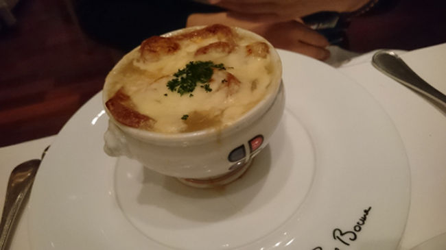 お友達はオニオングラタンスープ<br />少し味見頂いたのですが…とってもマイルド。クリーミー。もう少しアクセントあっても（ピンクペッパーとか）おいしいかもと思いつつも……やっぱりおいしかったですとも。<br />