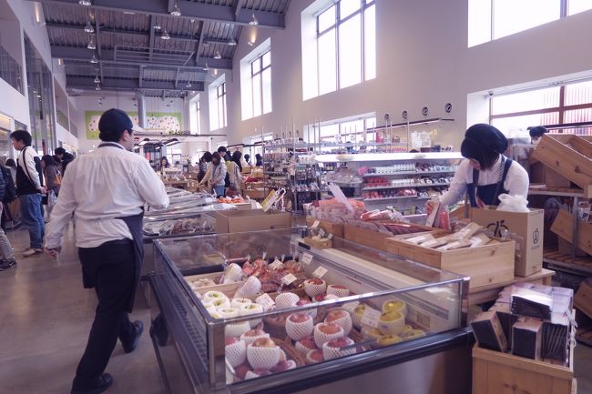 中でお土産沢山買えますよ〜。<br /><br />このあたりの雰囲気は函館のベイエリアに少し感じが似ています。<br />道民としては新幹線でこっちに足を運ぶの、かなりいいかも〜。<br /><br />これにて青森ドライブ旅行は終了です。<br />この後は高速で再び日本海側へ。<br /><br />秋田を通過しつつ、さらに一泊して家路についたのでした。