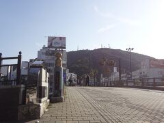 徳島駅まで約30分、５時になろうとしていました。長い午後だった。
もう今日は第1番札所に行く時間はありませんでした。

しんまちボードウォークを歩いてみました。