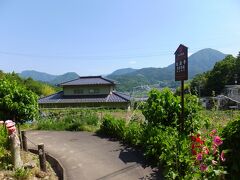 青木村『大法寺』へ向かいます。お寺から青木村の山を望む。この『大法寺』には国宝三重塔があります。これを見学に来ました。