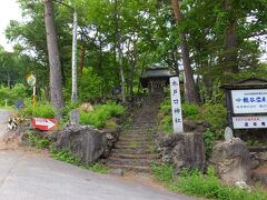 （2日目）メルヘン街道から横谷渓谷へ、入り口にある木戸口神社。武田信玄ゆかりの神社といわれています。