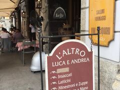 ランチは、ナヴィリオ地区まで行って、「ラルトロ・ルカ・エ・アンドレア」という店に行きました。