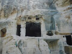 リトル・ペトラの骨壷の神殿（人工のシークを通りここに来ます。）