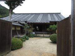 目加田家住宅
江戸時代中期の中流武士の御宅だそうです。

入口から入ると一階建て
