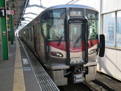 広島地区ではＪＲ発足後初めての新型電車「レッドウィング」に乗り込みます。外も中もピカピカ。