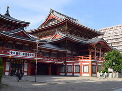 「市役所」駅から「名城線」で「上前津」に行き「鶴舞線」に乗り「「大須観音」へ。
２番出口から出ました。

