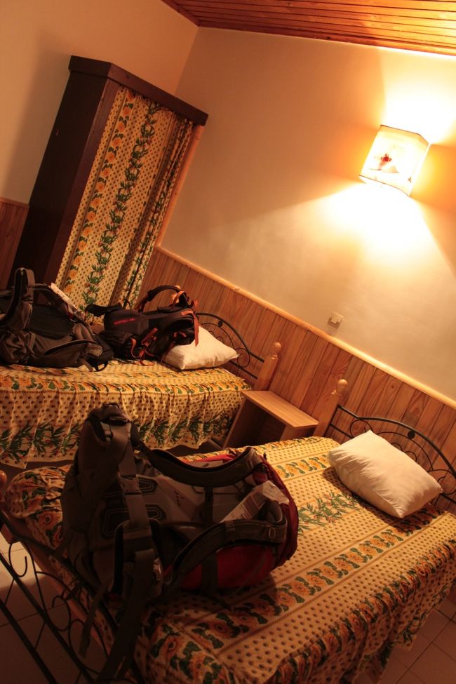 IVATO国際空港からはホテルの送迎（無料）バスで移動します<br />明日の朝は早朝の飛行機なので空港近くのAuberge　du Cheval Blancに宿泊<br />湯量も問題なし<br /><br />