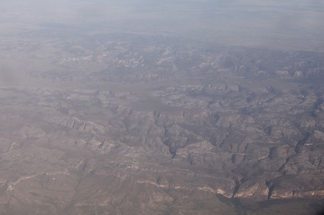 再び、モロンダバへ向け出発です<br />ゴツゴツした地帯