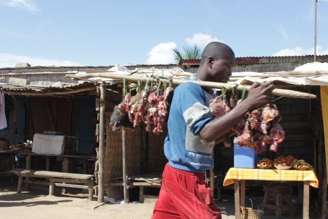 生肉なんて歩いているだけでジャーキーになりそうなほどの日差し