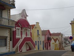 ポルトから約８３km／約１時間３０分
ストライプの家並みの街へ