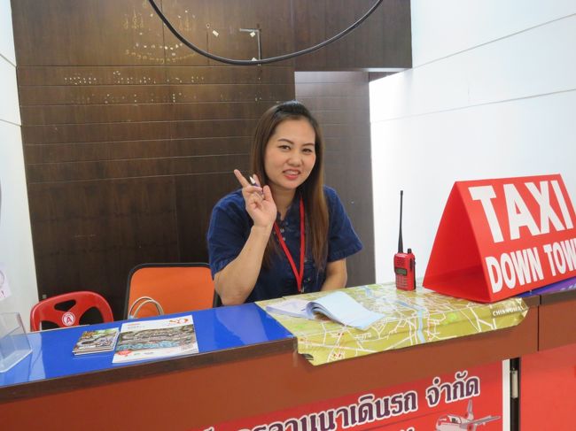 荷物を受け取り、空港タクシーサービスカウンタで今回も宿泊するナイトバザー近くのローヤル・ランナ・ホテルまでBt.200-でお願い、無事ホテル到着。