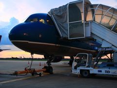 シェムリアップから空路１時間半程度でハノイ国際空港に到着です。
ハノイの空港からホテルのある旧市街まで更に１時間超。
ホテルへの到着は深夜になります。