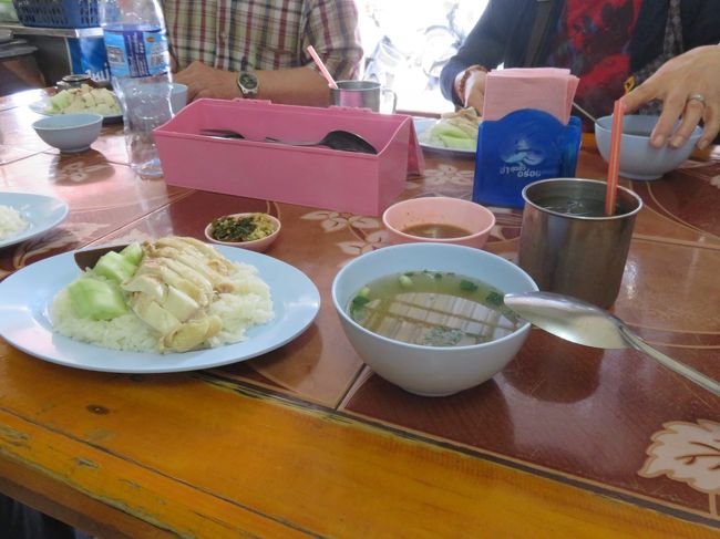 スープもアロイ・・・<br />さて観光出発です。<br />チェンマイ市内から東に向かいます。