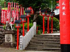 三光稲荷神社の道を通って犬山城へと向かいます
