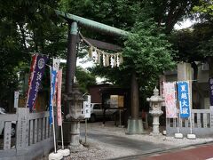 初参拝の上神明天祖神社。都営浅草線・中延駅 や東急大井町線・中延駅 からも徒歩圏内ですが、今回はJR横須賀線・西大井駅から歩きました。８分程度でしょうか。 この辺り（荏原・中延）はもともと「蛇窪村」という地名だったそうです。