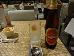 夕食に来ました。
カンボジア宮廷舞踊アプサラダンスを見ながらの西洋風カンボジア料理の夕食
初アンコールビアーをしゅわー
いつもは、糖質０長瀬君のスタイルフリーですが