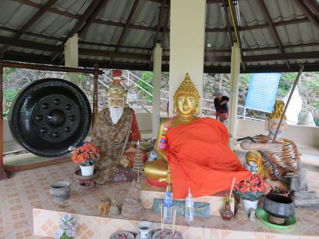 中間あたりで一休み、迎えてくださる方々です。