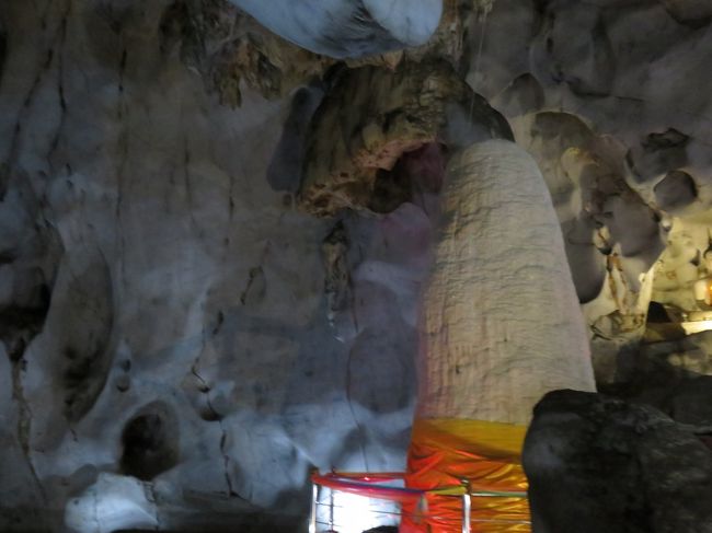 鍾乳石による天然彫刻