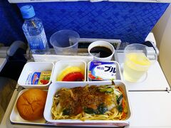 キャセイパシフィック航空のヌードルの機内食　美味しかった。

成田空港　9：25発