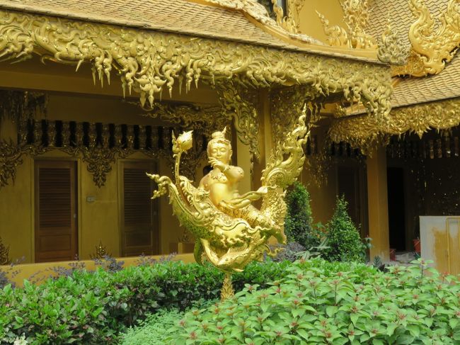 黄金でできた像、こちらの奥に黄金造りのホンナーム（トイレ）があります。?5-<br />
