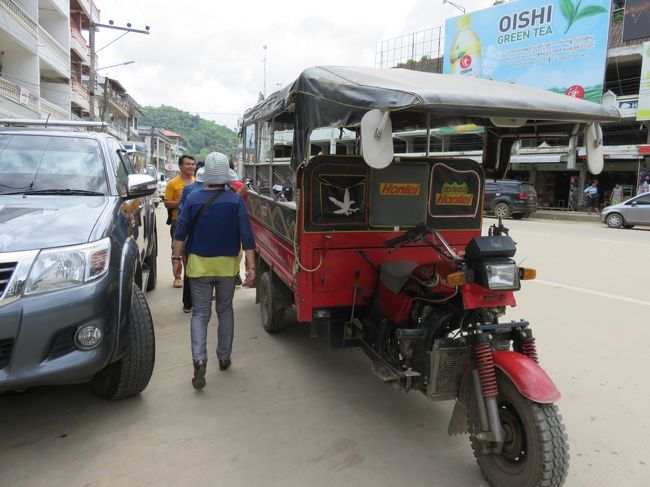 ミャンマー・タチレクの小観光をこのミャンマー・ソンテオでします。<br />チェンマイのソンテウよりいかついスタイルです。ただ前回に来たときは中国産のモーターを載せたバイクに毛の生えたようなトクトクでしたので<br />今回は馬力アップが期待でき多少頼もしさを感じましたが・・