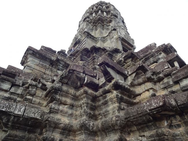 一度に入場できる人数が決まっていて、ここで待機<br />白人さんの女性が、肌を露出していて、ダメよダメダメ、むりむりよ？と言われて離脱。<br />ガイドブックとか、Ｗｅｂとか調べて来ないんだね。