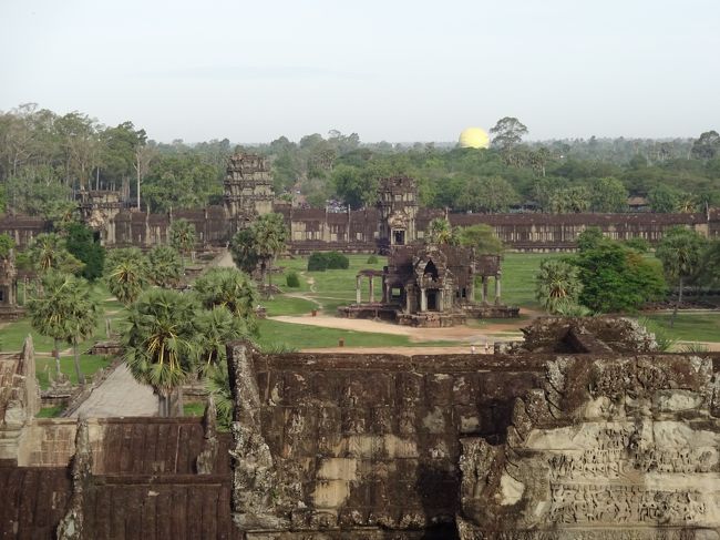 ＺＯＯＭすると、あれは、熱気球？