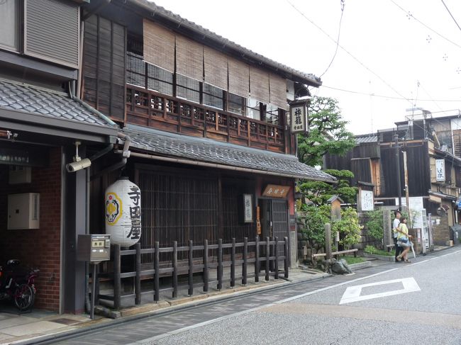 京都、伏見寺田屋。この下まで大きな三十石舟が来ました。ここからは歩くか、高瀬舟で境地へ向かいます。