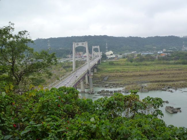 大渓中正公園の風景<br /><br />公園から見る大漢渓やその川にかかる大漢橋