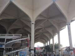 ダッカ中央(カマラプール)駅です
ロータスな感じです