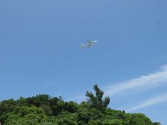 空港から程近い瀬長島。飛び立つ飛行機が良く見えます。