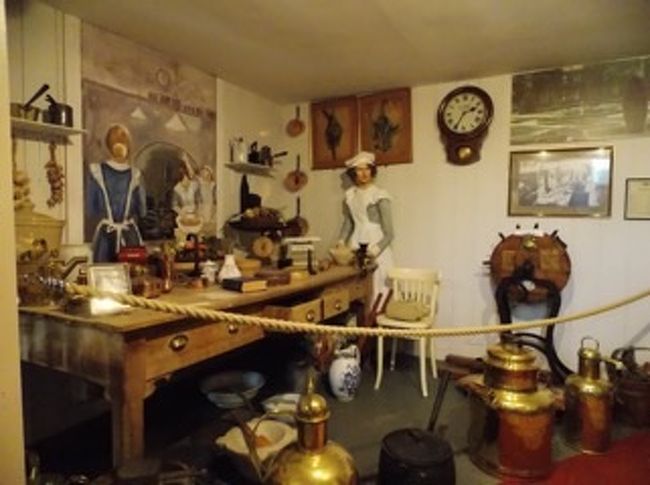 お城の中は撮影禁止 でした<br />展示施設では 当時の生活用品や、コレクション エリザベス1世のベビー服などもあります  <br />38部屋もあるので 駆け足でした<br />