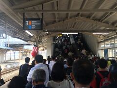 青森駅はすごい人。