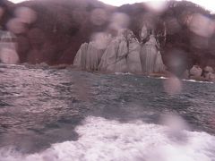 海上から念願の仏ヶ浦が見えてきました。