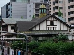 参拝のあとは表参道でランチ

先日建て替えが決まった原宿駅の木造駅舎を記念に１枚